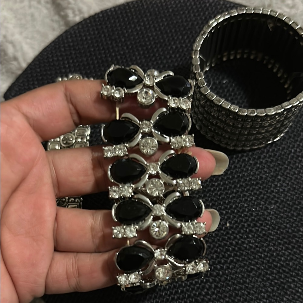 Elegant Silver and Black Bracelet Set - Picture 3 of 11